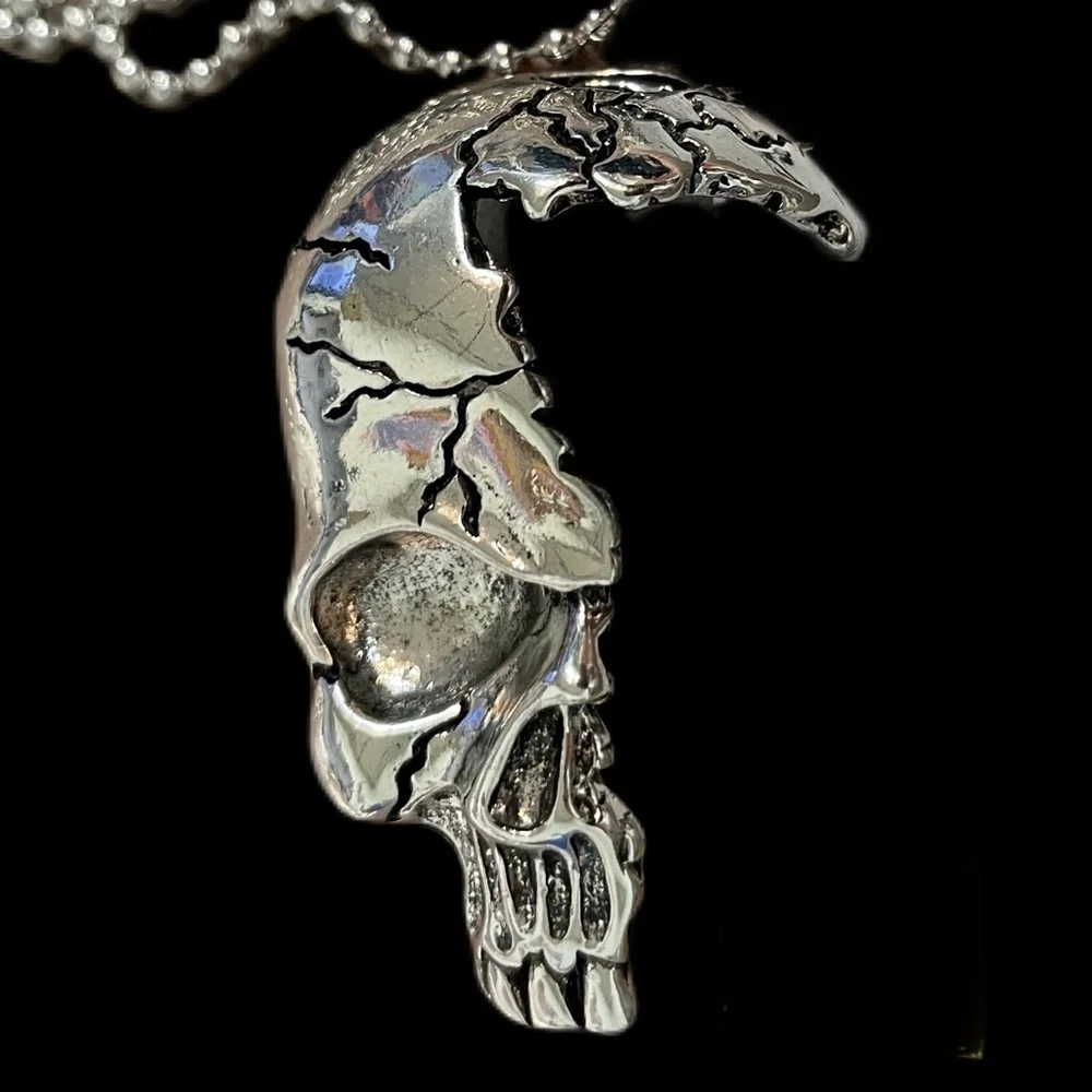 Half Broken Skull Pendant Chain Set